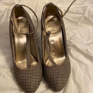 Ladies tweeted heeels